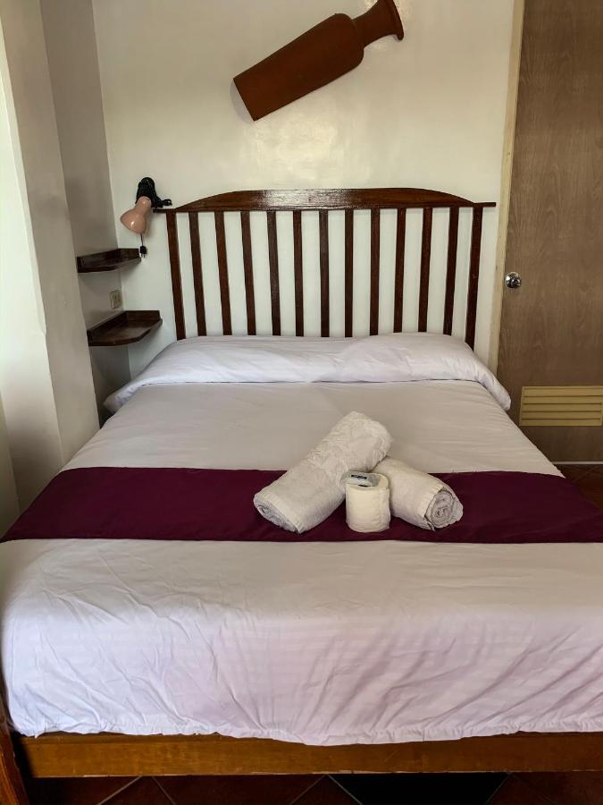 Harleys Hotel Olongapo Eksteriør billede