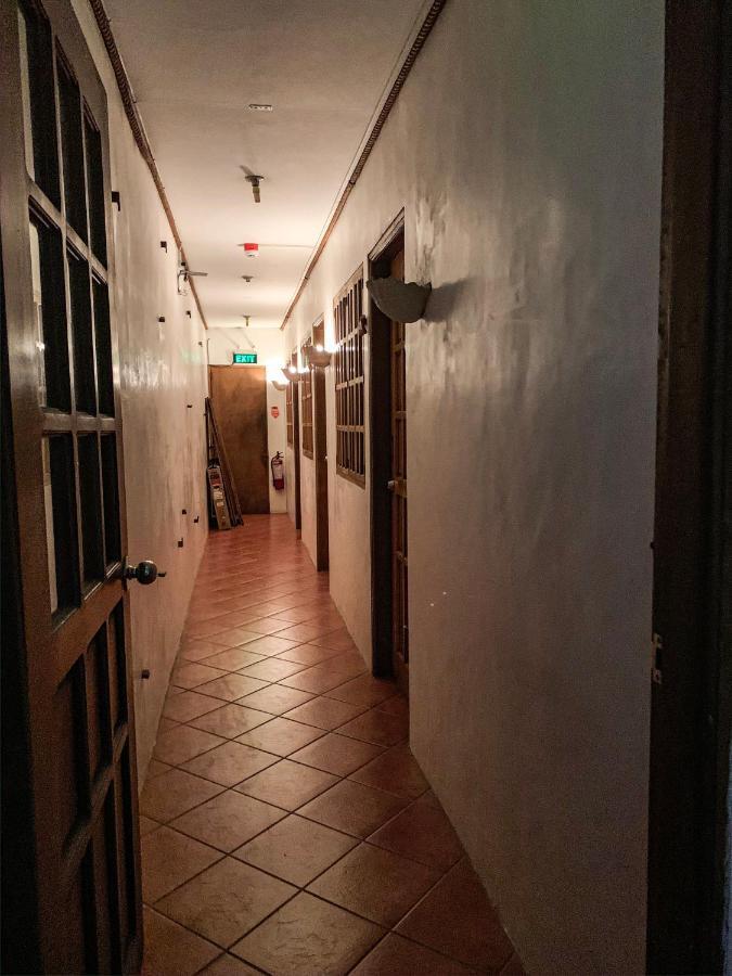 Harleys Hotel Olongapo Eksteriør billede